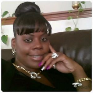 Meet your Posher, Dominique